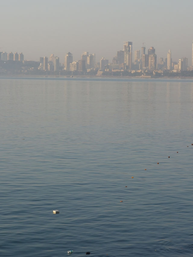 Marine Drive: A Stunning View of Mumbai’s Skyline