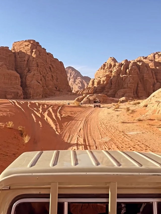 🚗 Ride-Sharing in Amman & Getting to Petra on a Budget 🏛️🧭