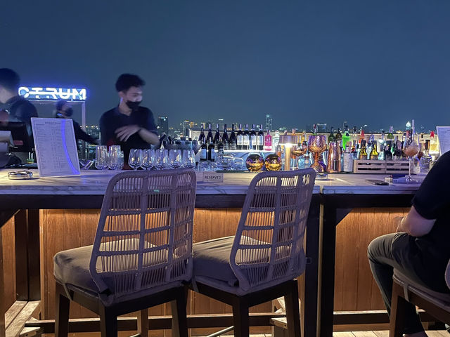 🌆 Spectrum Lounge & Bar