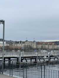 Chill, Lights & Lakeside Magic – An Afternoon-to-Night Walk at Lake Zürich 🌙🌫️  