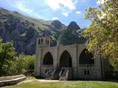 Discover the serene and mystical Eremo di San Leonardo nestled in the dramatic landscape of the Gola dell'Infernaccio. This hidden gem offers a unique trekking experience into a rugged canyon filled with natural beauty and spiritual heritage.


The path to the hermitage winds through lush forests, rocky cliffs, and crystal-clear streams, providing hikers with breathtaking views and moments of peaceful reflection. At the hermitage, marvel at the ancient architecture harmoniously integrated into the wild surroundings, a true testament to solitude and devotion.


Ideal for nature lovers and seekers of tranquility, the [translate:Eremo di San Leonardo] in the [translate:Gola dell'Infernaccio] is a featured destination that combines adventure, history, and spirituality.


#SanLeonardoHermitage #GolaDellInfernaccio #TrekkingAdventure #FeaturedTripMoment #NatureAndHistory

