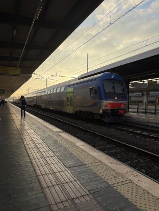 สไตล์ยุโรปสุดโรแมนติกใต้ท้องฟ้าที่ปกคลุมไปด้วยเมฆ