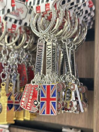 🇬🇧 7 London Souvenirs That Won’t Take Up Your Whole Suitcase