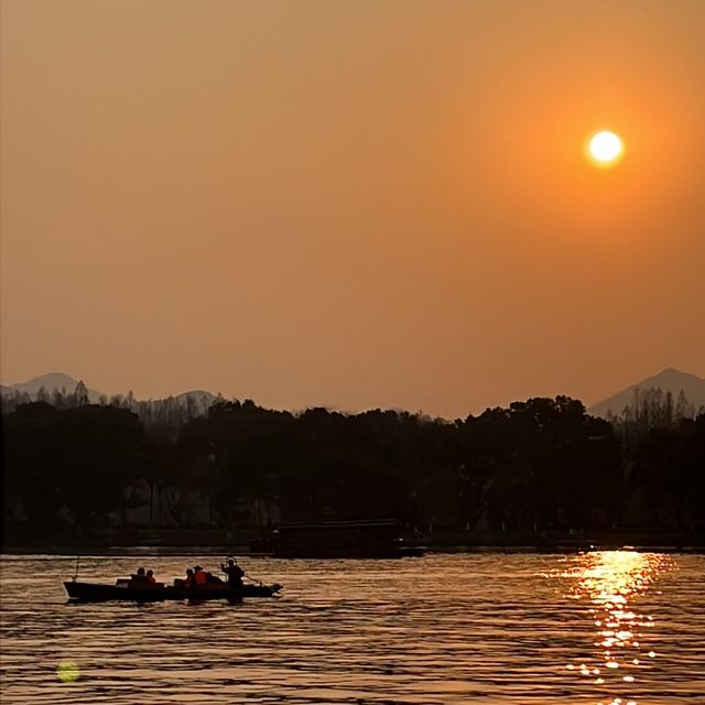 Sunset at West Lake in Hangzhou!
