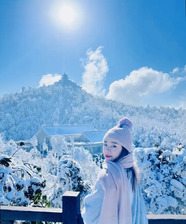 I'm looking forward to the snow and the snowy winter in Zhangjiajie