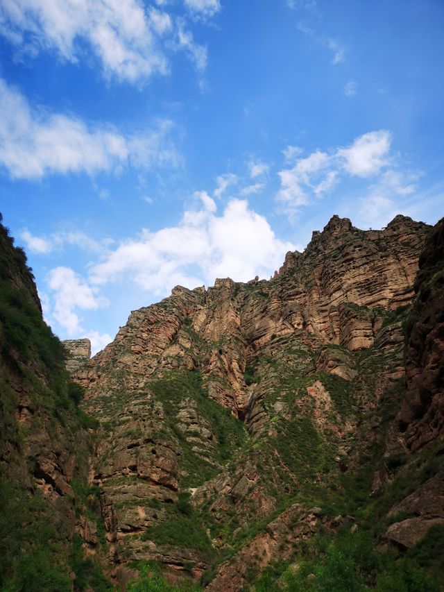 炳靈石林，黃河邊上的丹霞勝景