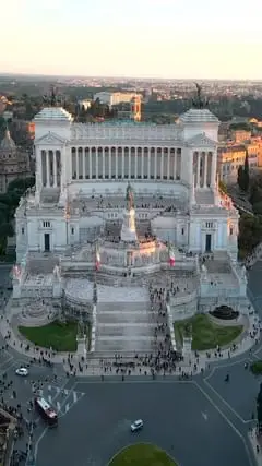 Majestic Vittoriano: Stand in Awe of Rome's Monumental Tribute to Italy's Resilient Spirit and Rich Heritage! 🇮🇹✨