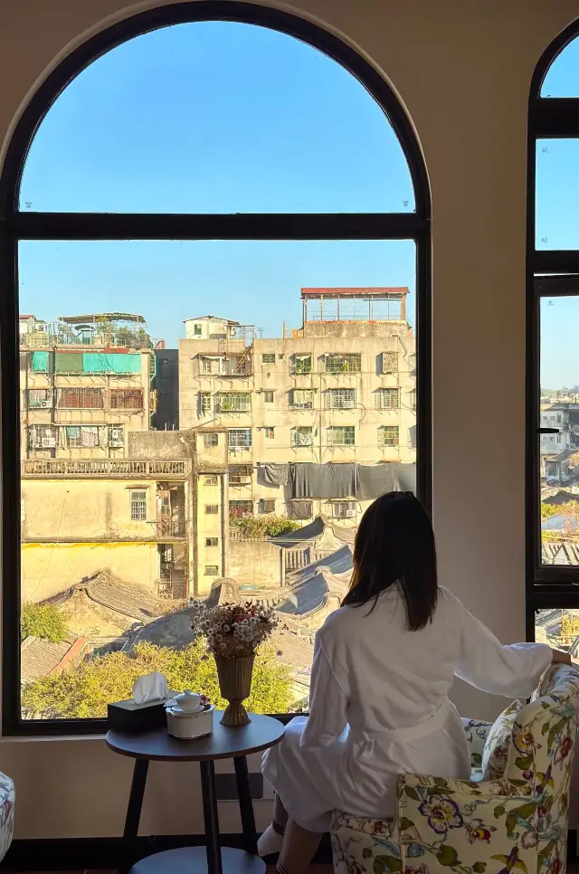 Would you be deterred by such a homestay in Chaozhou?