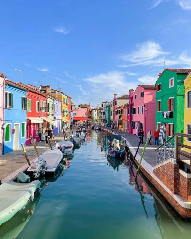 Discover the Magic of Burano, Italy's Most Colourful Island 🌈🇮🇹 Perfect for a Day Trip from Venice!