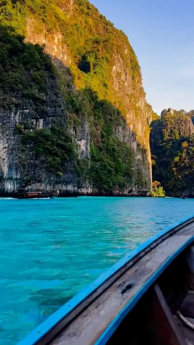 Paradise Unveiled: Pileh Lagoon, Phi Phi Islands 🌊🏝️ - A Natural Wonder Awaits!