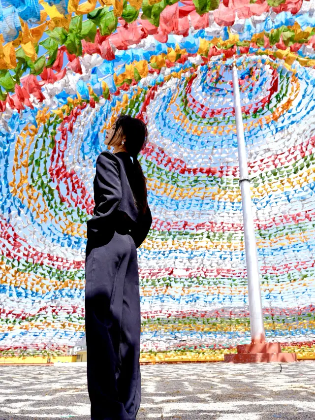 Traveling alone to Shangri-La, checking in at the largest golden prayer flag