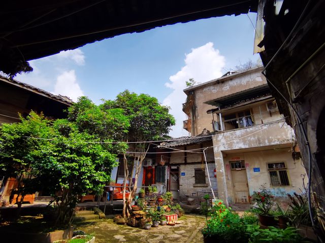 漫步在雨過天晴的富順老縣城