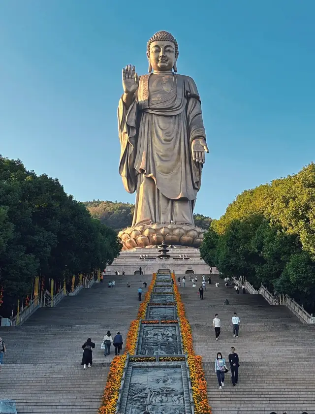 The Lingshan Grand Buddha in Wuxi is a must-visit destination in one's lifetime