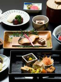 🍁 Kyoto's Autumn Escape: Discover Momijiya Honkan Takaosansou 🏯✨