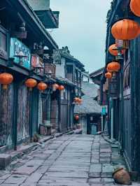 藏在長江邊的仿古小鎮，宏偉而又虛無