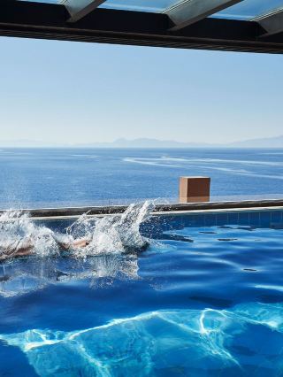 🌟✈️ Rhodes Retreats: Beachfront Bliss & Breakfast! 🏖️🍳