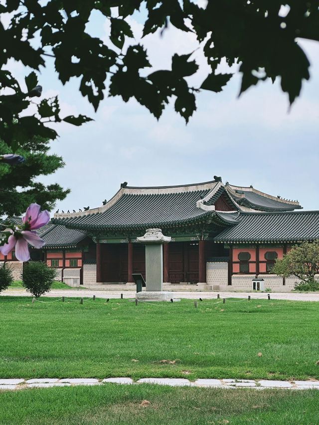 A glimpse of Korea’s majestic heritage • Walking in the footsteps of Kings and Queens🤴👸