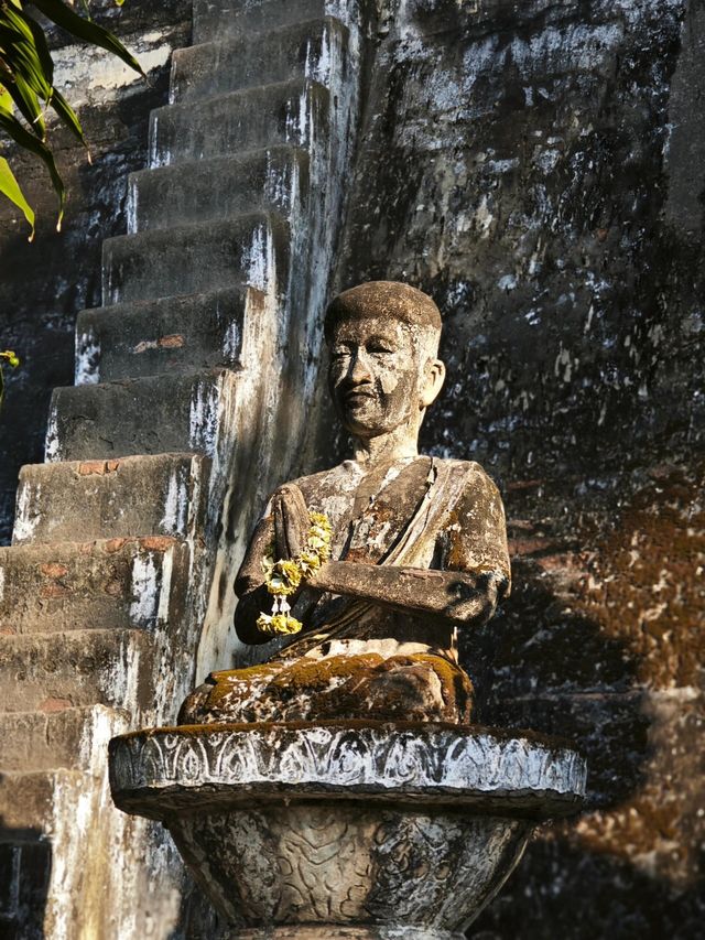 老撾萬象香昆寺：藝術與信仰的奇幻之旅。