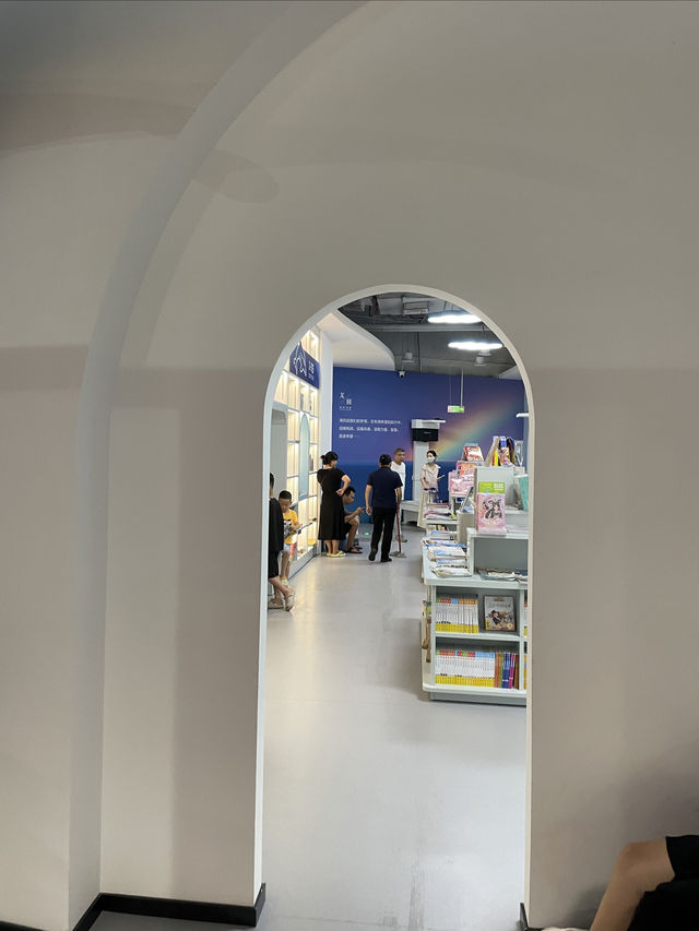 [新華書店，目前係海口最舒服嘅地方！！]
想借用網絡同空調嘅朋友，一定唔可以錯過呢個好去處——新華書[新華書店，目前係海口最舒服嘅地方！！]。