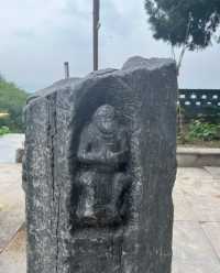 武安青煙寺村--法華洞石窟。