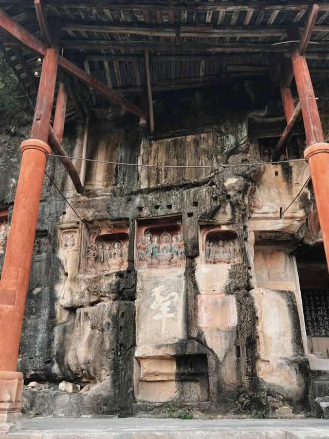怎麼能不去南龕石窟看看呢？。