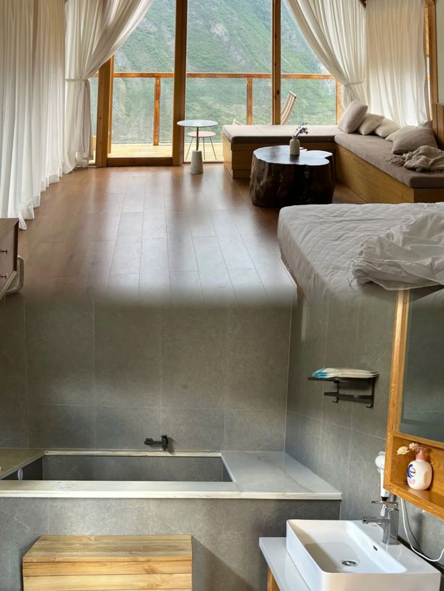 理縣|人均HKD200入住山景小木屋！。