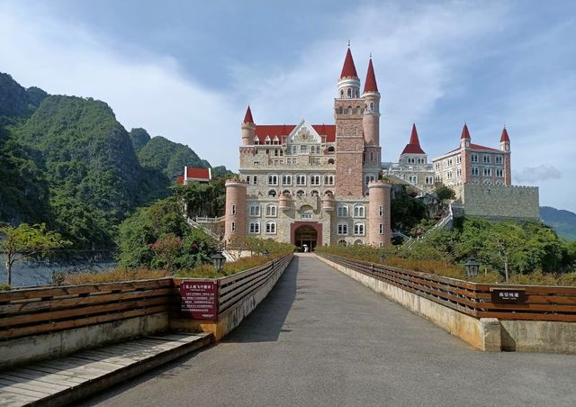 探秘夢幻吉隆堡：一場穿越至童話世界的城堡之旅。