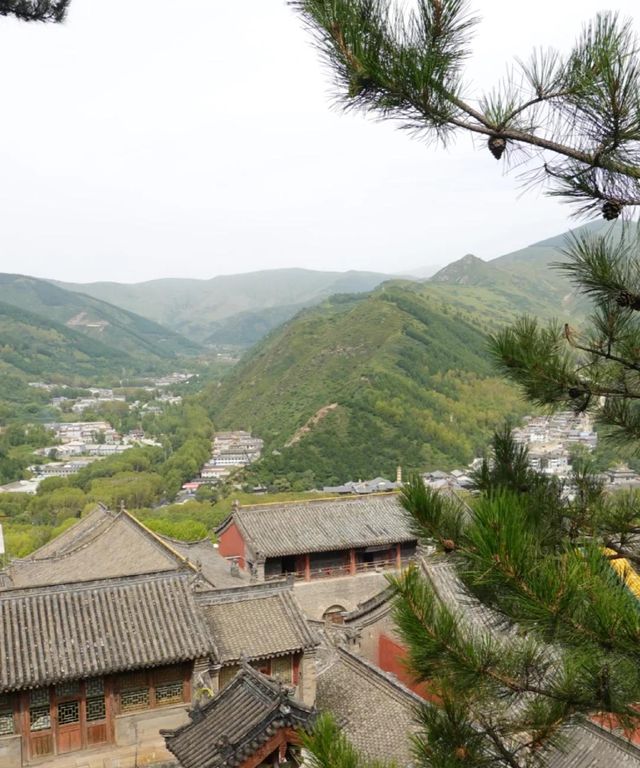 五台山，靈動佛光之地 。