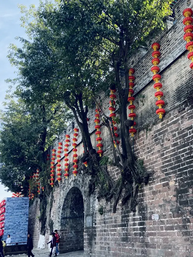 A century-old ancient city, every brick and tile is history!