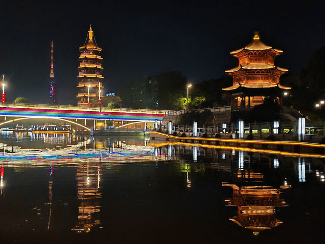 泰州行1：乘船夜遊鳳城河。