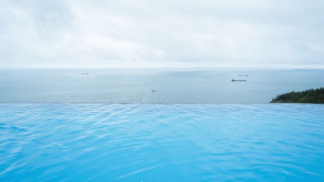 在人潮湧湧的網紅秘境 邂逅清新空氣及浪花