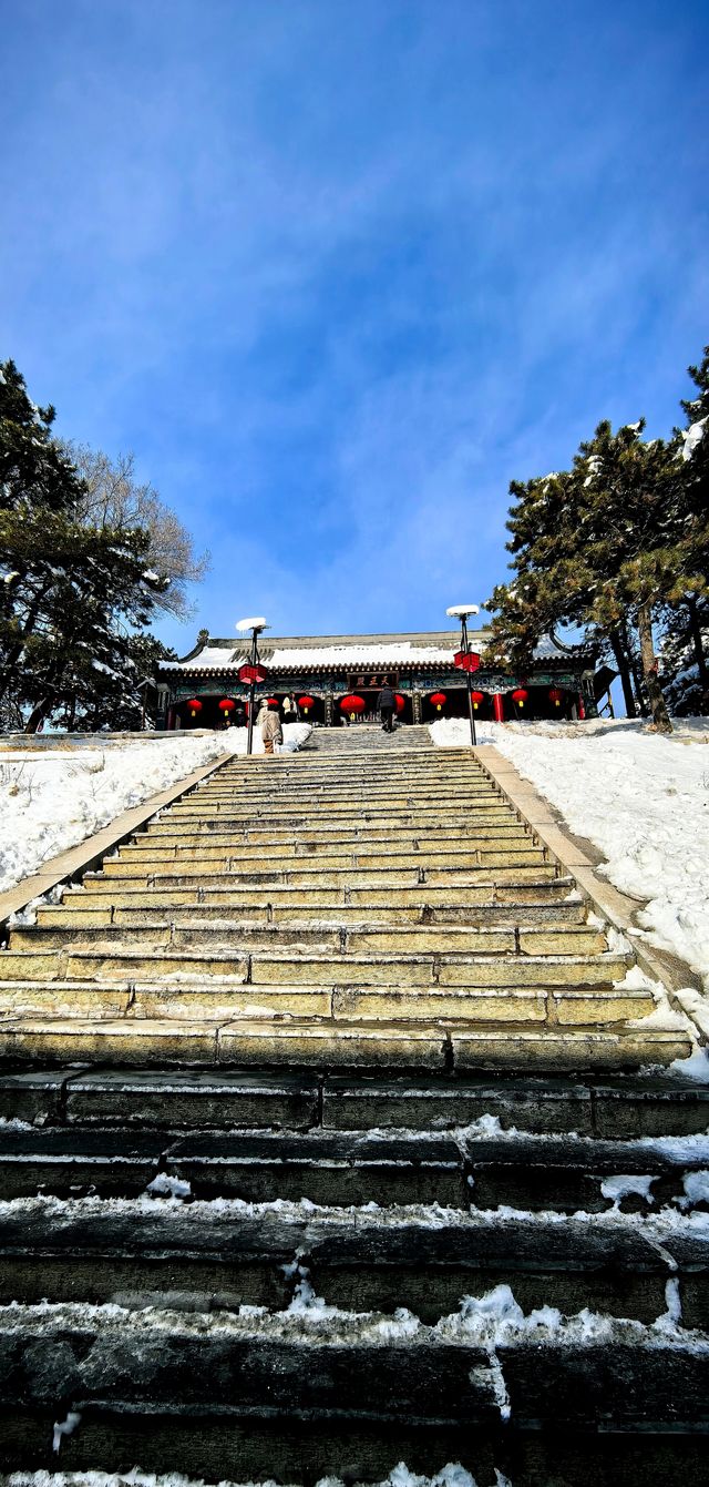 棋盘山下尋年味，向陽寺裏祈新福