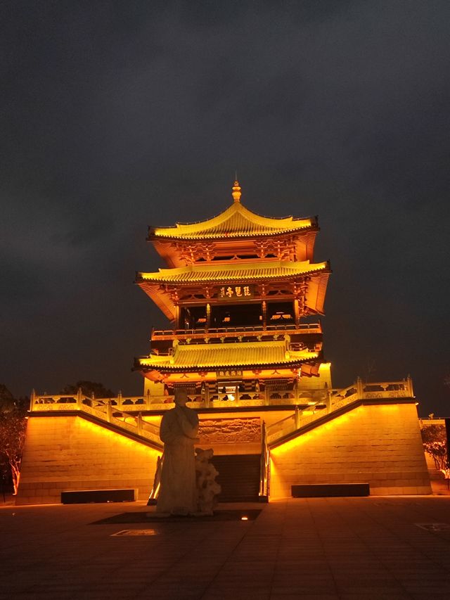 先有琵琶行還是先有琵琶亭？夜色醉人