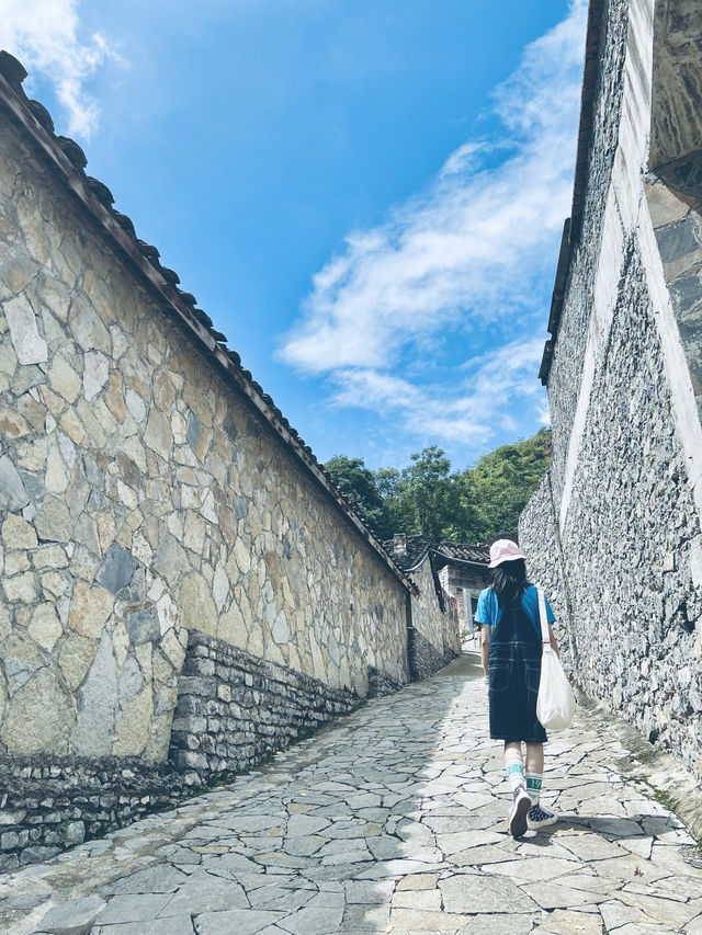 雨補魯天坑，不走尋常路 隱於深山原始村落