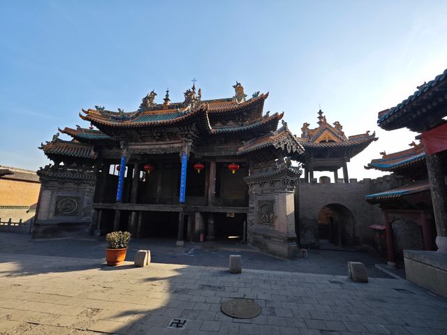 琉璃藝術裝飾的大地之母廟堂