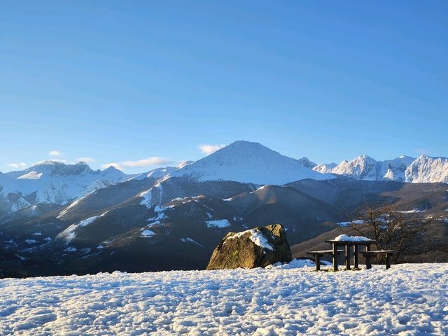Hiking through the Ubiñas Natural Park: A Winter Wonderland ❄️🏞️