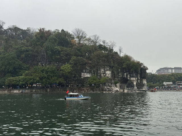暴雨中的桂林象鼻山 兩江四湖