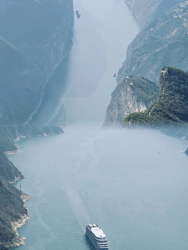 長江之上，三峽之巔