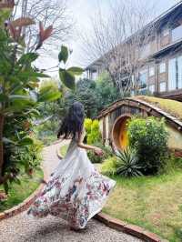 溪邊的霍比特小屋