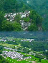 登蒼岩山探橋殿飛虹奇觀悟古剎煙嵐禪心