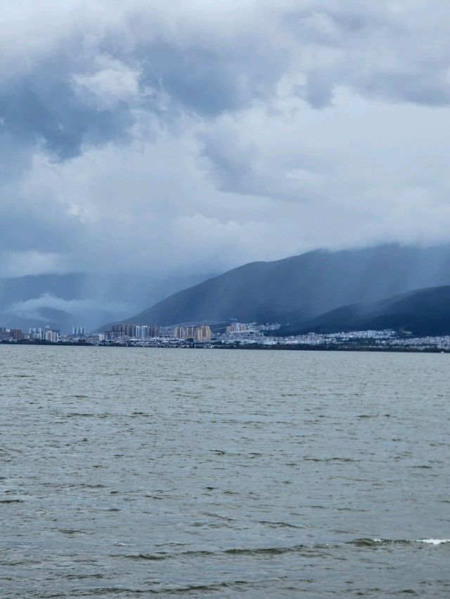 5 minutes by boat to immerse yourself in another world