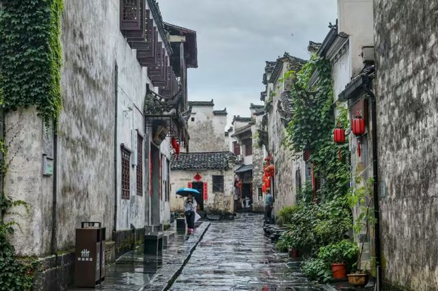 雨洗西遞：一幅暈開的水墨長卷