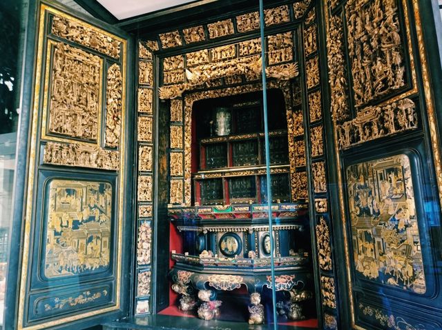 Guangdong Ceramic and Wood Carving Art