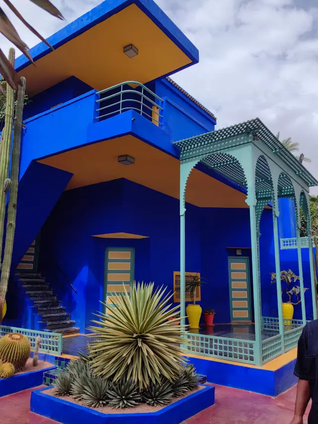 探秘馬洛雷勒花園：藍色夢幻的藝術之境