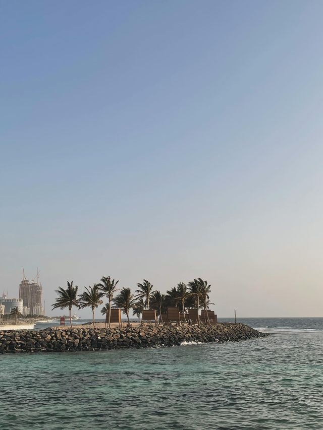 Saat Jeddah Berpendar Lembut di Ujung Senja Saat Jeddah Berpendar Lembut di Ujung Senja