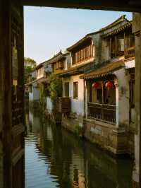 周莊古鎮親子遊！秋日錯峰，帶娃感受江南水鄉的治癒