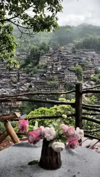 live實拍煙雨繚繞的苗寨也太出片了