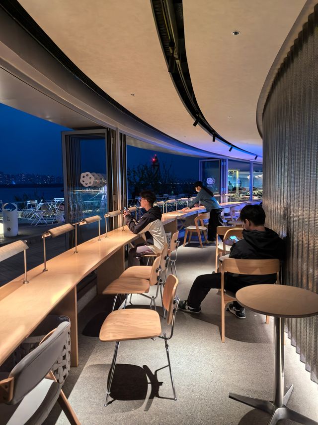 南京江心洲必打卡!燈塔咖啡館承包你的日落與浪漫 南京江心洲必打卡!燈塔咖啡館承包你的日落與浪漫