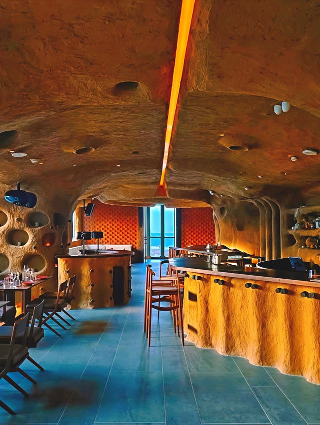 曼谷高空洞穴餐廳