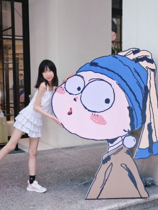 The ultimate kid-friendly spot in Xinjiekou! Free exhibition + trendy desserts – it's a huge hit! I stumbled upon this coffee shop while shopping with my daughter in Xinjiekou this weekend. (Metro Line 1)